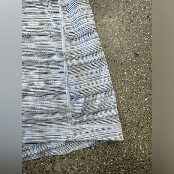 Lululemon scoop back tank - Picture 3 of 5